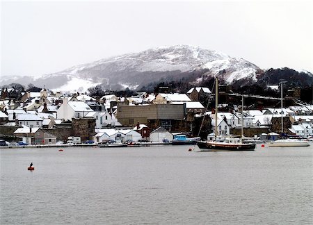 Conwy, North Wales, after a heavy snowfall. Foto de stock - Super Valor sin royalties y Suscripción, Código: 400-06132960