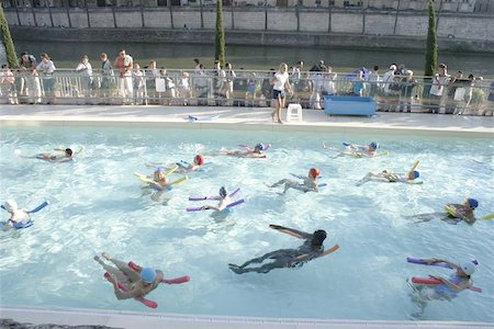 recoleta district - Swimming pool by the Seine Foto de stock - Super Valor sin royalties y Suscripción, Código: 400-06133070