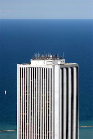 Skyscraper in Chicago seen from Sky Deck - 103rd floor of Sears Tower. Foto de stock - Super Valor sin royalties y Suscripción, Código: 400-06133303