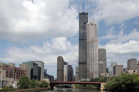 Sears Tower – view from riverboat. Canon 20D Foto de stock - Super Valor sin royalties y Suscripción, Código: 400-06133778