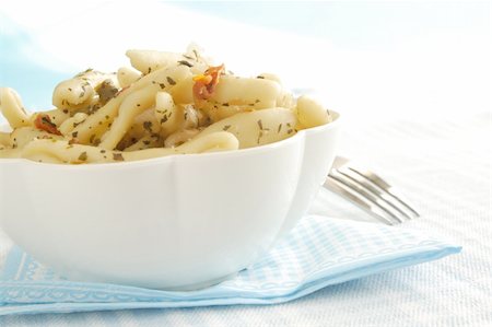 pasta in white bowl Stockbilder - Microstock & Abonnement, Bildnummer: 400-06140230