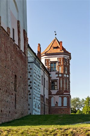 A Tower of Gothic Medieval Castle in Mir (Belarus). Stockbilder - Microstock & Abonnement, Bildnummer: 400-06140273