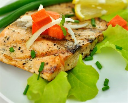salmon pink - grilled salmon fillet with vegetables and lemon close up Stock Photo - Budget Royalty-Free & Subscription, Code: 400-06140968