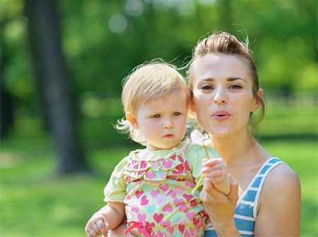 simsearch:400-06086432,k - Young mother and baby blowing away dandelion Stockbilder - Microstock & Abonnement, Bildnummer: 400-06141135
