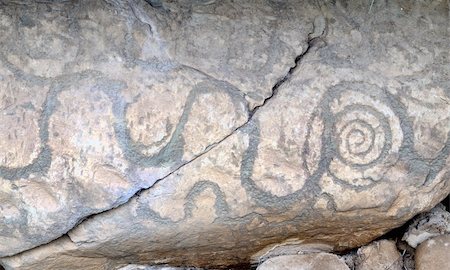 simsearch:400-05287744,k - Newgrange in the Boyne Valley is a 5000 year old Passage Tomb. Co. Meath, Ireland Photographie de stock - Aubaine LD & Abonnement, Code: 400-06141253