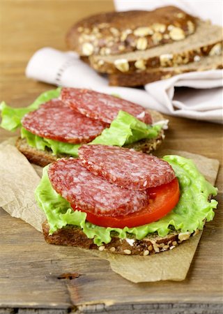 sausage sandwich - sandwich with sausage salami, lettuce and tomato Stock Photo - Budget Royalty-Free & Subscription, Code: 400-06141381