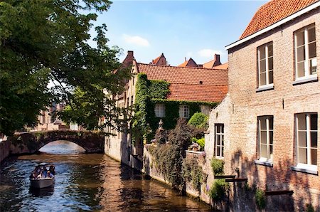 flemish - houses along a canal in Gent, Belgium with reflection on the water Foto de stock - Super Valor sin royalties y Suscripción, Código: 400-06141405