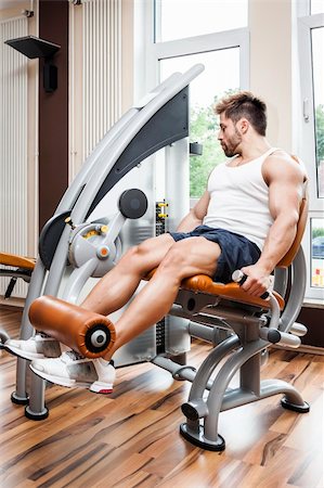 simsearch:400-05875765,k - A handsome young muscular sports man doing leg press Stock Photo - Budget Royalty-Free & Subscription, Code: 400-06141874