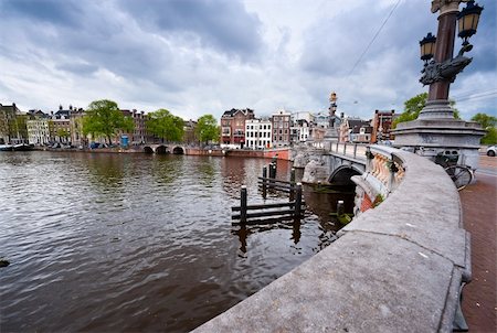 Bridge over the Amstel River in Amsterdam Photographie de stock - Aubaine LD & Abonnement, Code: 400-06141965