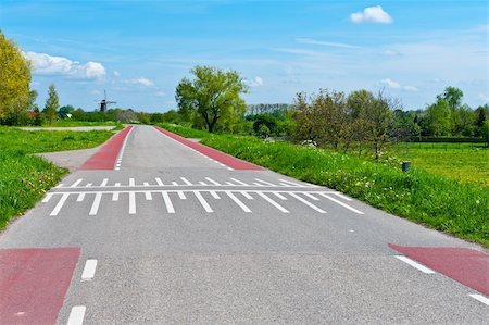 simsearch:400-06142582,k - Road Markings for Bicyclists on the Road in Holland Stock Photo - Budget Royalty-Free & Subscription, Code: 400-06141975