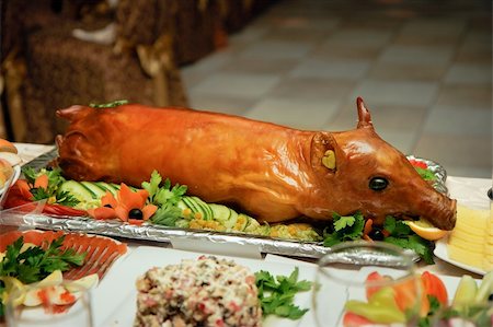 pig roast - a beautiful roast suckling pig on the Serving Table Stock Photo - Budget Royalty-Free & Subscription, Code: 400-06142005