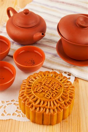 simsearch:400-07047172,k - Mooncake and tea set on table. Mooncake traditionally eaten during the Mid-Autumn Festival. Chinese word on mooncake means single yolk lotus paste Stockbilder - Microstock & Abonnement, Bildnummer: 400-06142519