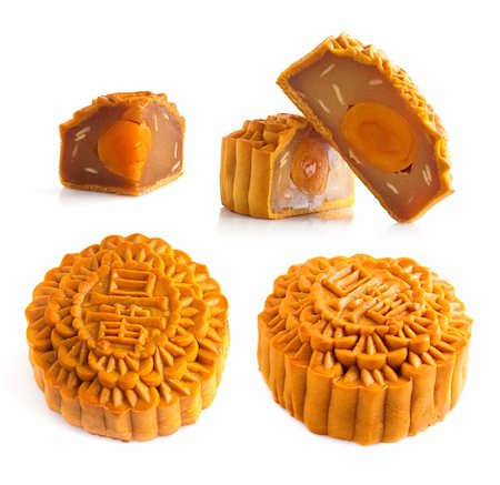 simsearch:400-07047172,k - Mooncake traditionally eaten during the Mid-Autumn Festival. Chinese words on the mooncake means single yolk. Stockbilder - Microstock & Abonnement, Bildnummer: 400-06142520