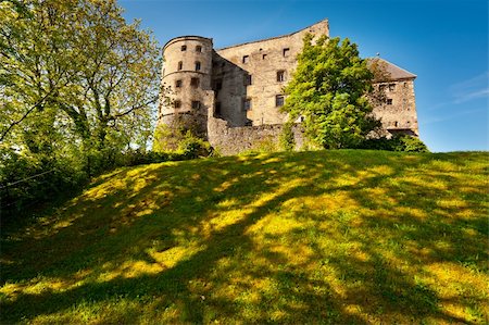 simsearch:400-05732120,k - Views to the  Fortress Pergine Castle in the Dolomites Stockbilder - Microstock & Abonnement, Bildnummer: 400-06142574