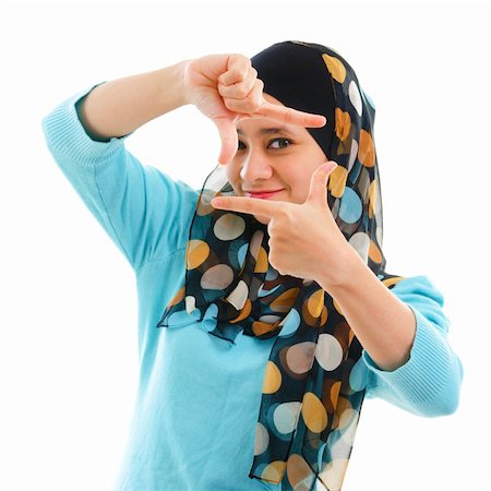 simsearch:400-06142860,k - Smiling Asian Muslim woman making a frame with fingers Fotografie stock - Microstock e Abbonamento, Codice: 400-06142861