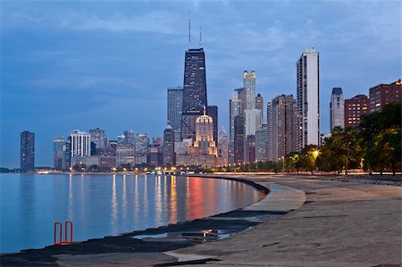 simsearch:400-05720872,k - Image of the Chicago downtown lakefront at twilight. Photographie de stock - Aubaine LD & Abonnement, Code: 400-06143155