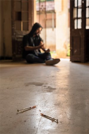 drogato - Heroin junkie shooting up drugs with syringe. Low angle view, copy space Fotografie stock - Microstock e Abbonamento, Codice: 400-06143275