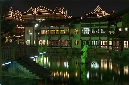 shanghai yuyuan - Yuyuan Garden at night Stock Photo - Budget Royalty-Free & Subscription, Code: 400-06143752
