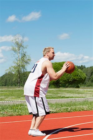 Basketball player with the ball Foto de stock - Royalty-Free Super Valor e Assinatura, Número: 400-06174130