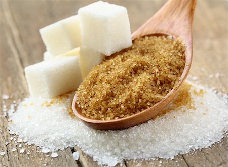 different types of sugar - brown,  white and refined sugar Foto de stock - Super Valor sin royalties y Suscripción, Código: 400-06176237