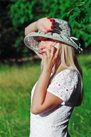 fogen (artist) - A beautiful young woman on a cell phone. Stockbilder - Microstock & Abonnement, Bildnummer: 400-06177187