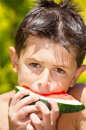simsearch:400-06177351,k - wet boy with watermelon in the garden after swimming Stock Photo - Budget Royalty-Free & Subscription, Code: 400-06177351