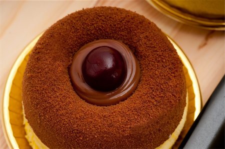 simsearch:400-07256405,k - delicious fresh baked chocolate cherry cake closedup Fotografie stock - Microstock e Abbonamento, Codice: 400-06177751