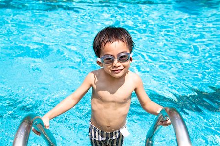 happy boy in Swimming Pool Foto de stock - Super Valor sin royalties y Suscripción, Código: 400-06177915