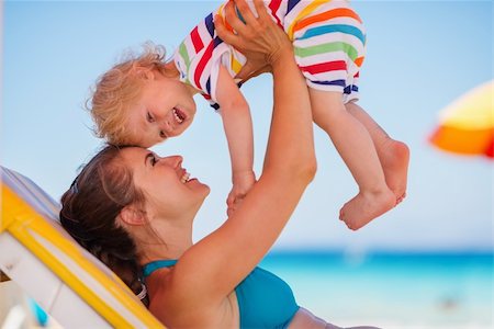 simsearch:400-06174351,k - Happy mother playing with baby on sunbed Foto de stock - Super Valor sin royalties y Suscripción, Código: 400-06178634