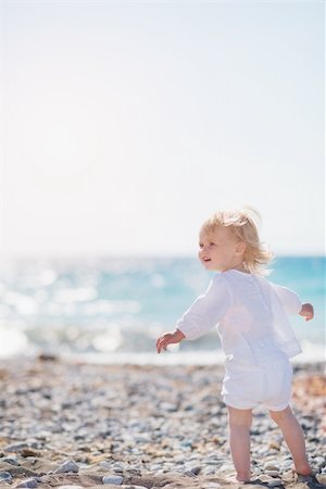 simsearch:400-06639191,k - Baby walking on beach and looking on copy space Stock Photo - Budget Royalty-Free & Subscription, Code: 400-06178676