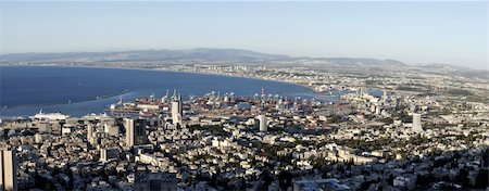 City of Haifa seen from Mount Carmel, in Israel. Fotografie stock - Microstock e Abbonamento, Codice: 400-06179462