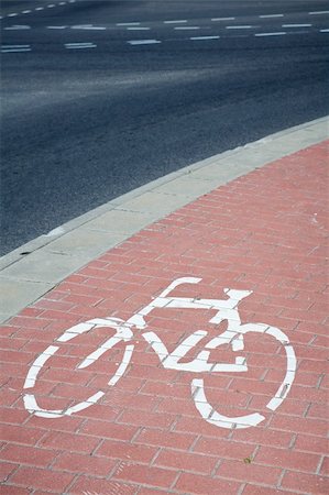 simsearch:400-05151567,k - Bicycle road sign painted on the pavement Photographie de stock - Aubaine LD & Abonnement, Code: 400-06179959