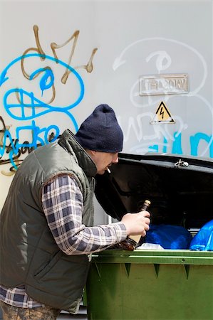 Tramp digging in dumpster Stock Photo - Budget Royalty-Free & Subscription, Code: 400-06170953