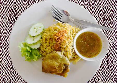 simsearch:400-08075728,k - Plate of delicious chicken biryani Thai style Photographie de stock - Aubaine LD & Abonnement, Code: 400-06171778