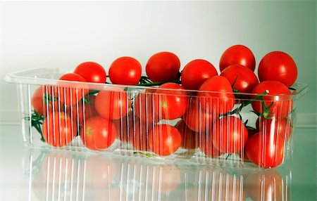 Tomato - cherry in a plastic box Stock Photo - Budget Royalty-Free & Subscription, Code: 400-06172346