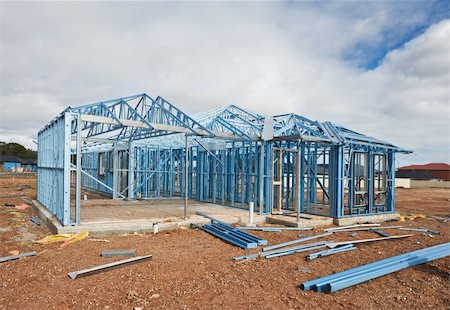 simsearch:400-06173250,k - New home under construction using steel frames against cloudy sky Foto de stock - Royalty-Free Super Valor e Assinatura, Número: 400-06172800