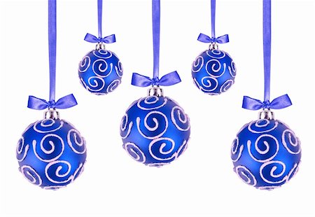 simsearch:400-04073863,k - Blue Christmas balls with bows on white background Photographie de stock - Aubaine LD & Abonnement, Code: 400-06172946