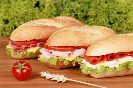 simsearch:400-06421213,k - Fresh sandwiches with ham, salami and smoked salmon Foto de stock - Super Valor sin royalties y Suscripción, Código: 400-06173091