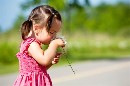 simsearch:400-05248187,k - girl toddler is having fun smelling flower in the summer Photographie de stock - Aubaine LD & Abonnement, Code: 400-06173191