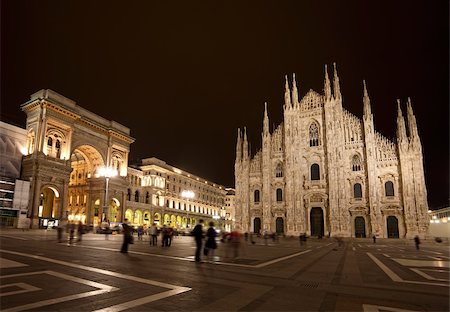 piazza duomo - Piazza del Duomo at night, Milan, Italy Foto de stock - Super Valor sin royalties y Suscripción, Código: 400-06173987