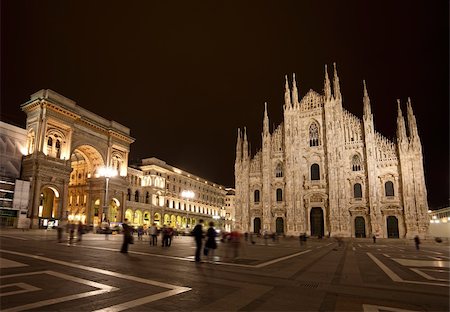 shopping centre exterior - Piazza del Duomo at night, Milan, Italy Photographie de stock - Aubaine LD & Abonnement, Code: 400-06173987