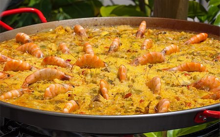 paella - traditional spanish paella with prawn on  big pan Foto de stock - Super Valor sin royalties y Suscripción, Código: 400-06199988