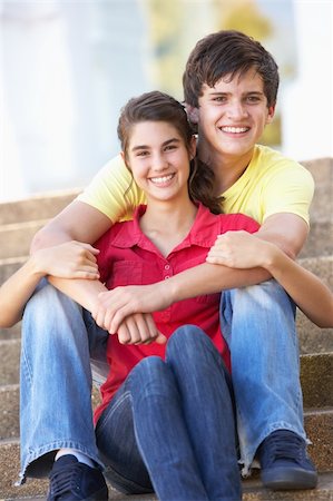 simsearch:400-06204445,k - Teenage Couple Sitting On College Steps Outside Foto de stock - Royalty-Free Super Valor e Assinatura, Número: 400-06204140