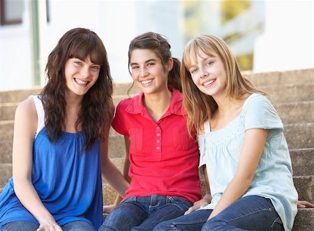 simsearch:400-06204445,k - Group Of Teenage Female Friends Sitting On College Steps Outside Foto de stock - Royalty-Free Super Valor e Assinatura, Número: 400-06204141