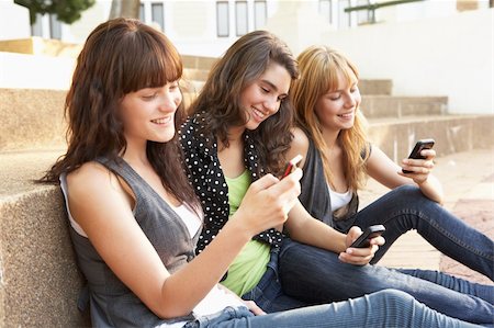 simsearch:400-06204445,k - Group Of Teenage Students Sitting Outside On College Steps Using Mobile Phone Foto de stock - Royalty-Free Super Valor e Assinatura, Número: 400-06204165