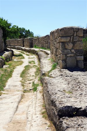 Closeup of road and stone wall in ancient Karaite town, Crimea Foto de stock - Super Valor sin royalties y Suscripción, Código: 400-06204298