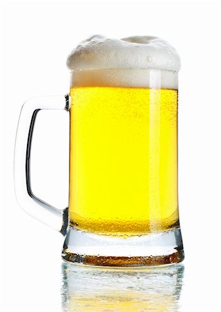 simsearch:400-04644670,k - mug full of dark beer isolated on white Fotografie stock - Microstock e Abbonamento, Codice: 400-06204358