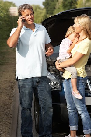 Family Broken Down On Country Road Foto de stock - Super Valor sin royalties y Suscripción, Código: 400-06205233