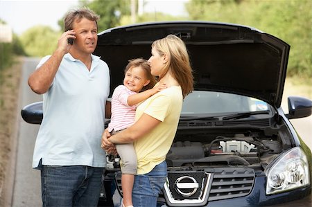 Family Broken Down On Country Road Foto de stock - Super Valor sin royalties y Suscripción, Código: 400-06205244