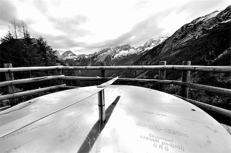 starmaro (artist) - This is a compass that explains the mountains name and their direction.Is in the Alpi pass. Stock Photo - Budget Royalty-Free & Subscription, Code: 400-06205617
